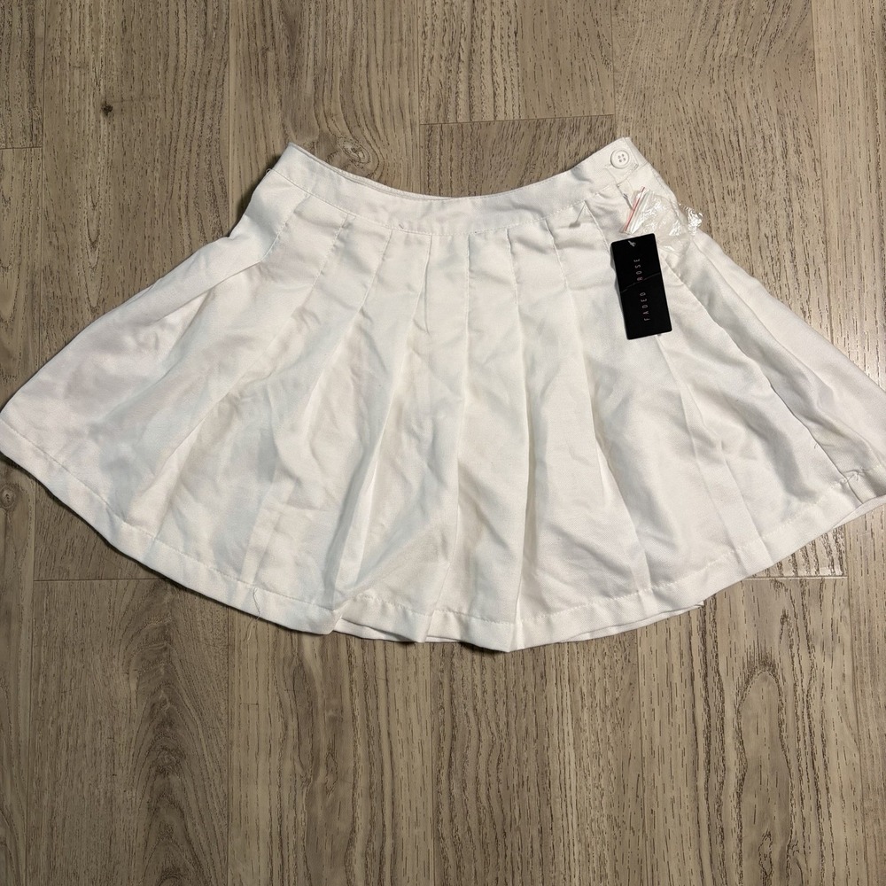 Faded Rose Skirt Women's Medium White Pleated Mid Rise Short Tennis‎ NWT - Picture 1 of 7